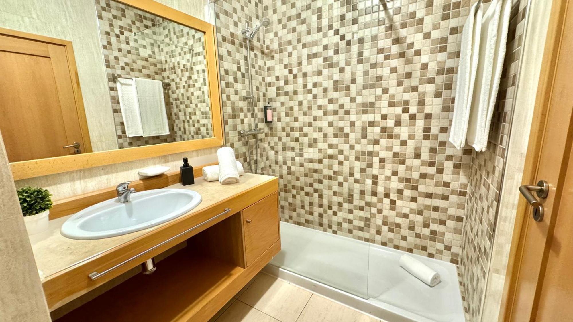 Praia Da Rocha, 502, Charming Apartment, Air Conditioning, Swimming Pool,Free Wifi, Faia By Ig Apartment *